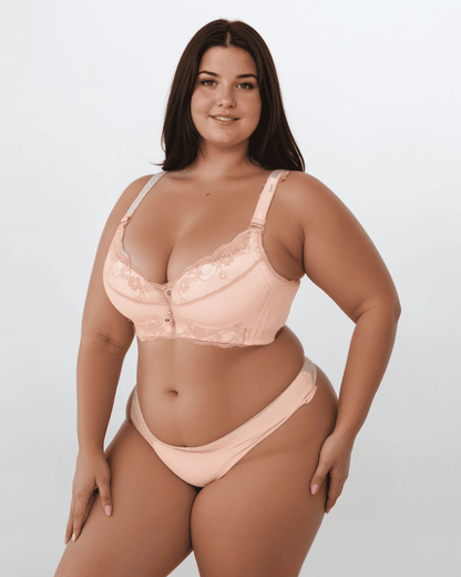 Lola Sutien extrem de susținător - Romania Baely