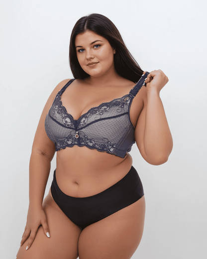 Lola Sutien extrem de susținător - Romania Baely